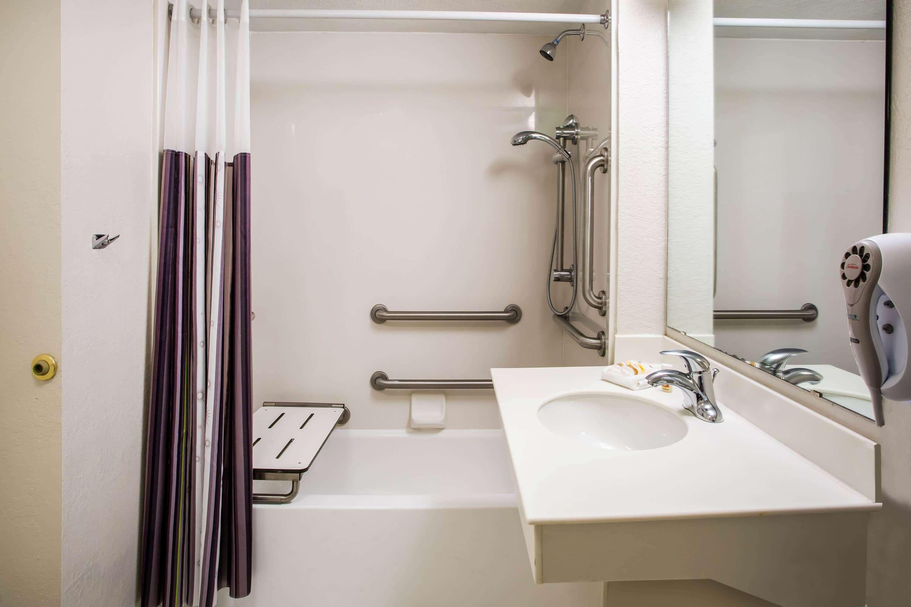 La Quinta Inn By Wyndham Norfolk Virginia Beach Exterior photo